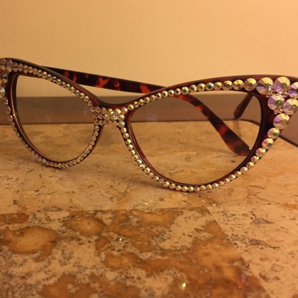 Cat eye glasses