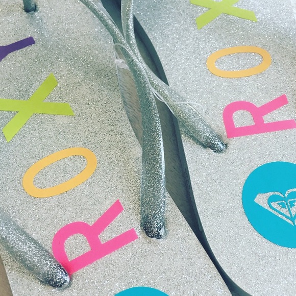 π HOST PICK! Roxy glitter flip flops - Picture 3 of 4