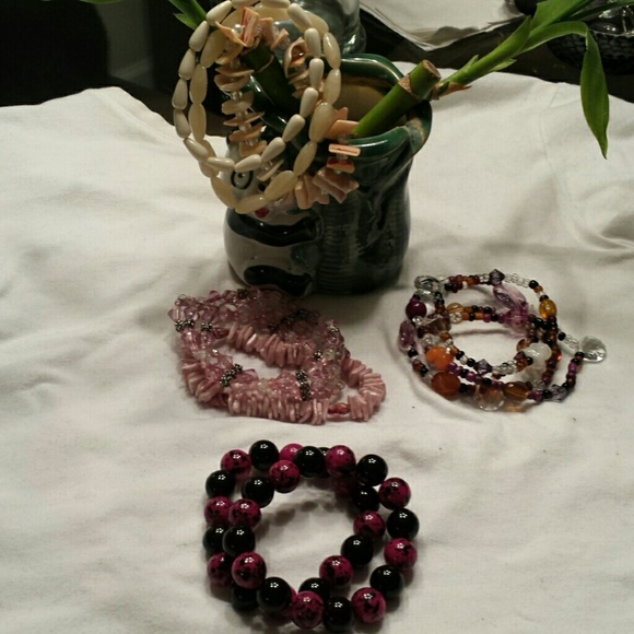 4 sets of fashion bracelets