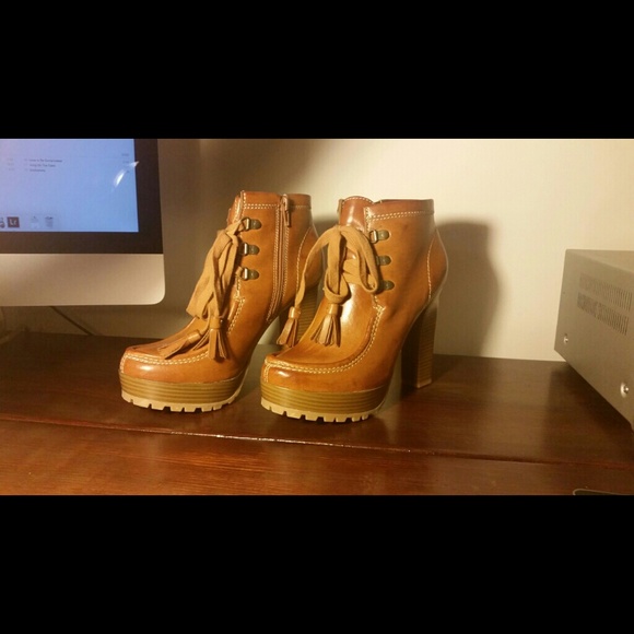 Brown boots, chunky heel