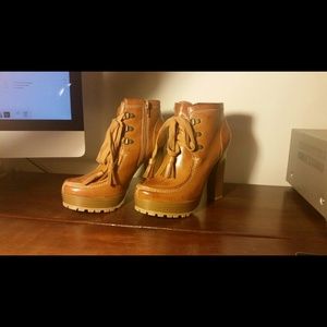 Brown boots, chunky heel