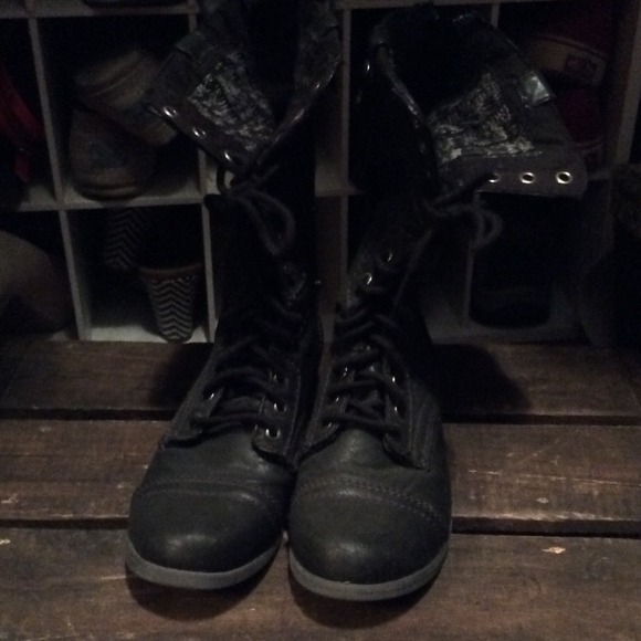 Size 7 black Combat Boots