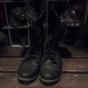 Size 7 black Combat Boots