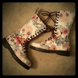 Dr. Martens Shoes - Floral Dr. Martens Boots Dr. Martens Shoes - Floral Dr. Martens Boots
