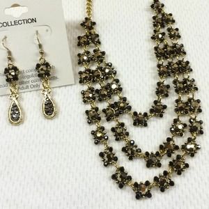 🎅 🚫SOLD🚫 🎅Black and Gold three-tier necklace s