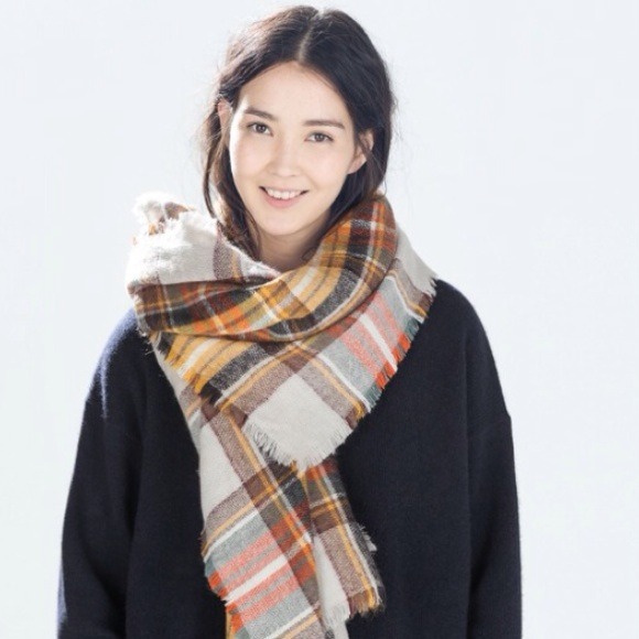 Zara Accessories - Zara blanket scarf