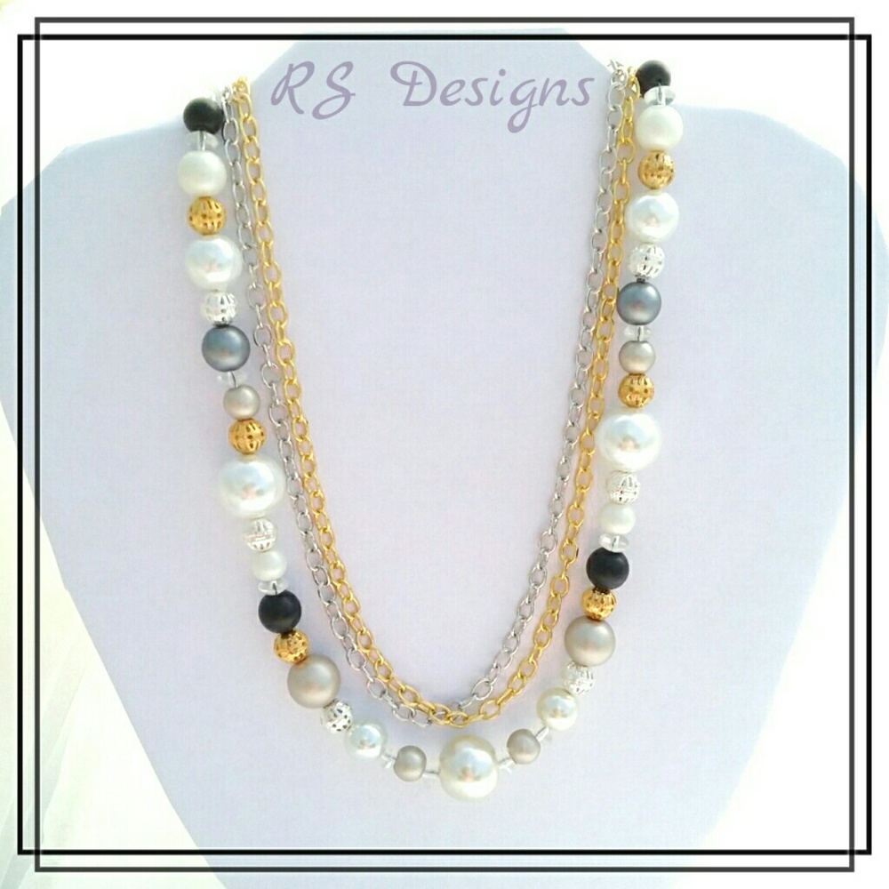 Pearls & Chains Necklace