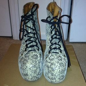 Sz6 used Jeffrey Campbell booties