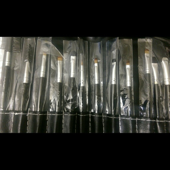 Authentic Mac brushes .