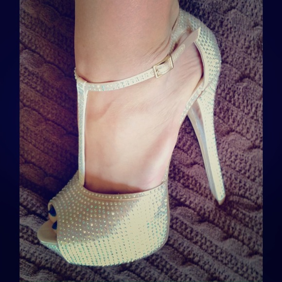 Steve Madden Stunner peep toe stilettos size 9.5