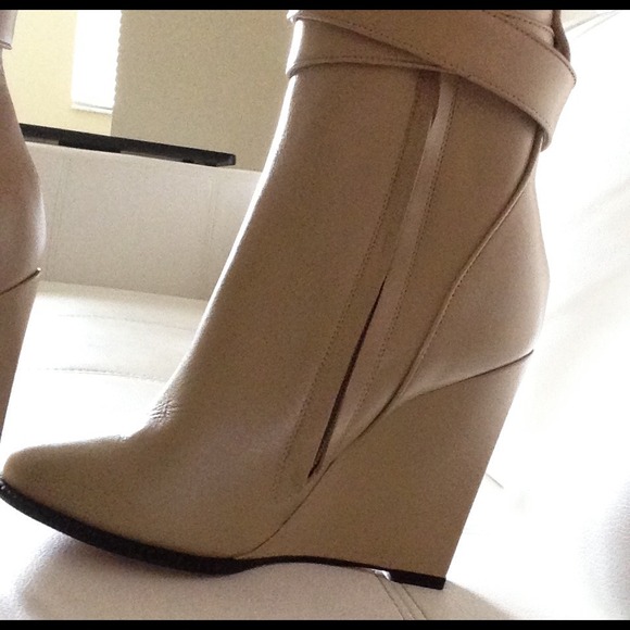 SOLD- Givenchy wishbone boots in nude - Picture 2 of 4