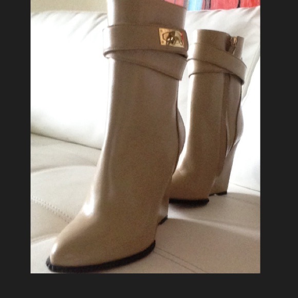 SOLD- Givenchy wishbone boots in nude - Picture 4 of 4