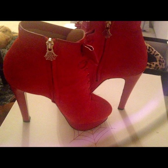 Charlotte Olympia size 37 suede red boots - Picture 4 of 4