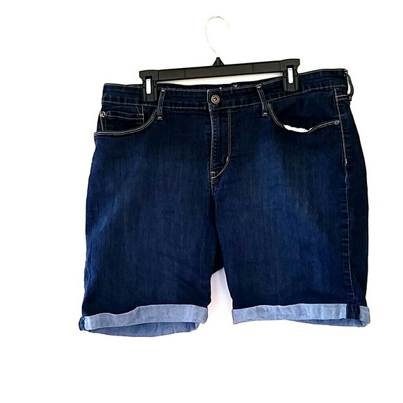 2 pairs of burmuda shorts