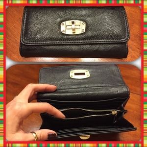 BLACK TURN LOCK WALLET (7$ bundle price)