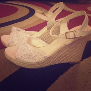 White Wedges
