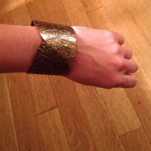Hinged gold leaf bronze bangle