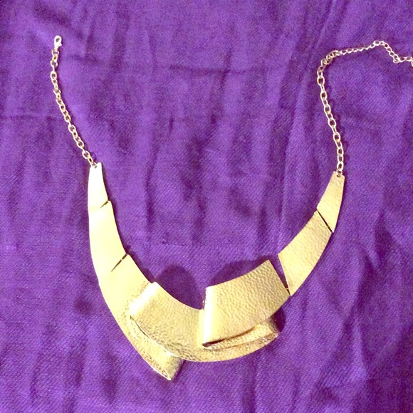 Hammered necklace (gold)