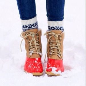 LOOKING FOR DUCK BOOTS