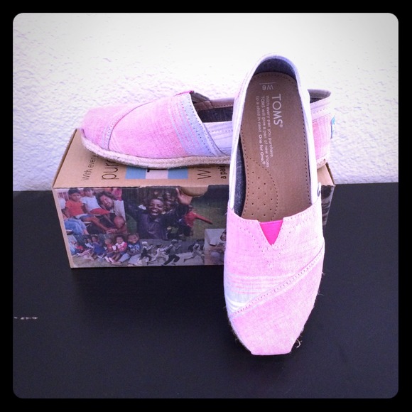 Pink toms