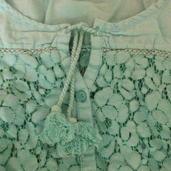 Lace quarter sleeve top - Picture 3 of 3