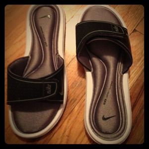 Women's Memory Foam Nike Slides