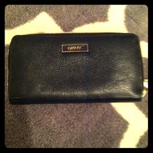 Dkny wallet