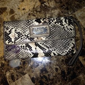 NINE WEST wallet