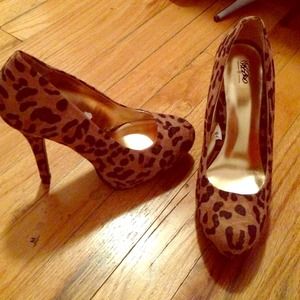 NWOT Never Worn. New Cheetah Print Suede Heels