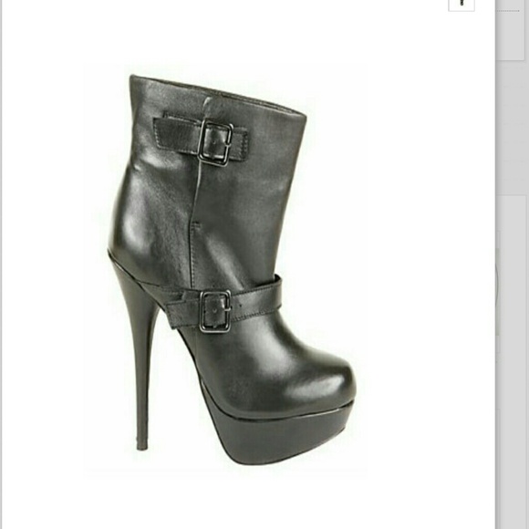 Steve Madden Corrinna Black Platform Boots
