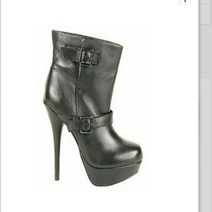 Steve Madden Corrinna Black Platform Boots