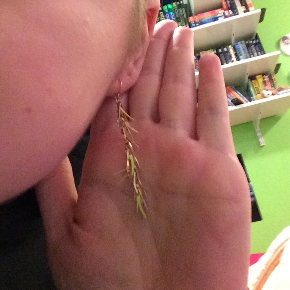 GOLD TONE EARRINGS