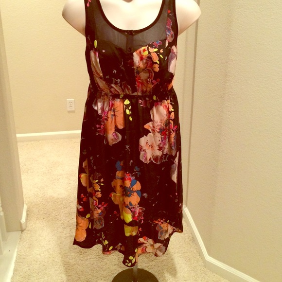 Forever 21 Dresses & Skirts - Pretty floral hi low dress