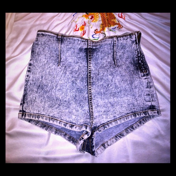 Super short shorts high waisted 😍