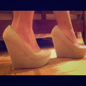 Aldo nude suede wedges