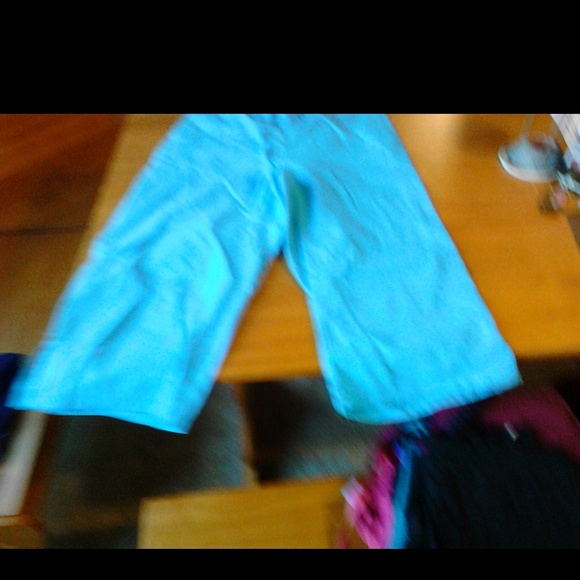 Scrub capris