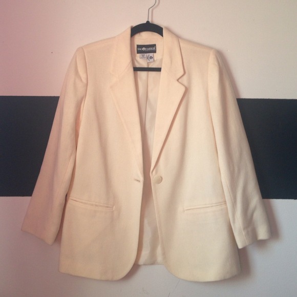 Cream blazer! 🔥
