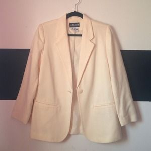 Cream blazer! 🔥