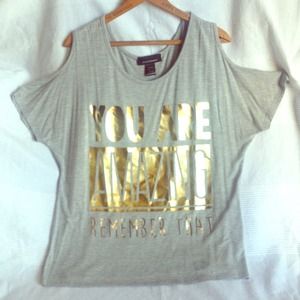 ⭐️ **NWT** OPEN SHOULDER T-SHIRT ⭐️