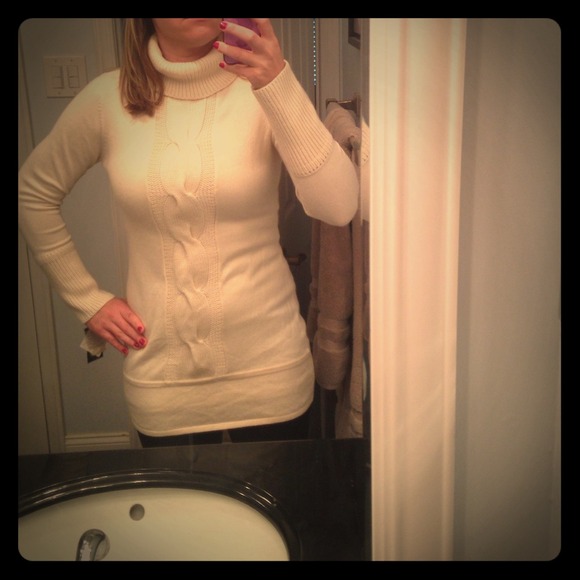 ⭐️ SOFT & SEXY!! Fitted Ribbed Turtle Neck Sweater
