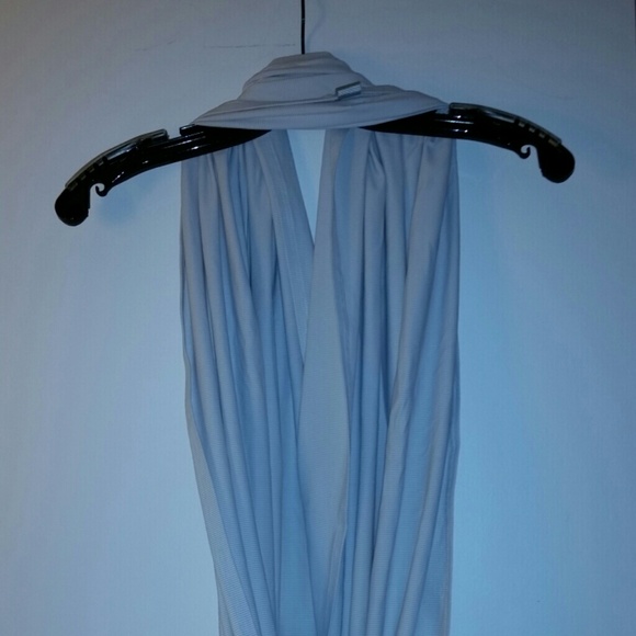 VINYASA  scarf it's whitish with light stripes