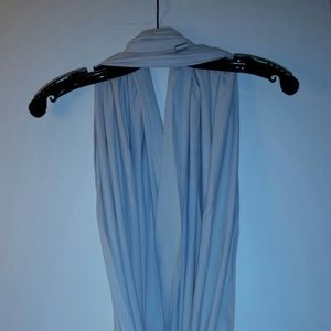 VINYASA  scarf it's whitish with light stripes