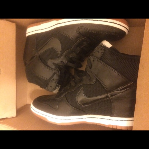 Nike Skyhigh dunks in Black!