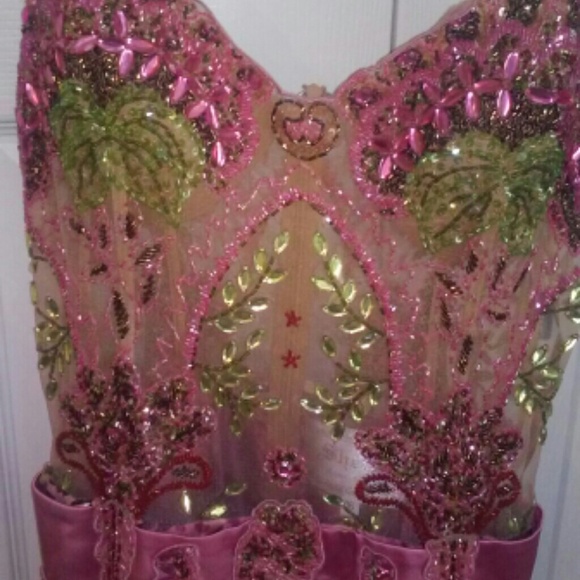 One Design Dress - Picture 2 of 4
