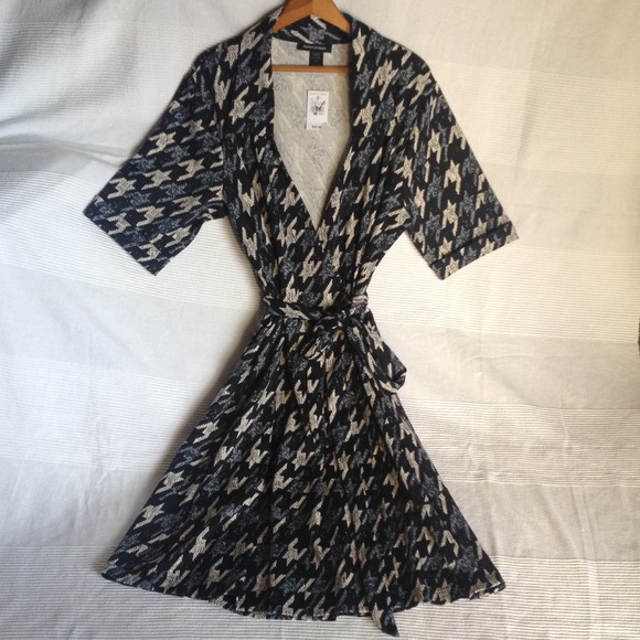 💫 SOLD IN A BUNDLE!!! FAUX WRAP DRESS 💫