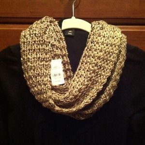 Lovely LOFT gold infinity scarf
