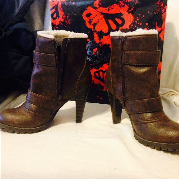 Fergie boots - never used...