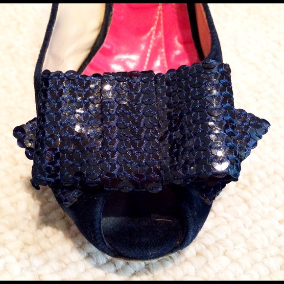 *SOLD* Kate spade navy peep toe pumps - Picture 3 of 4