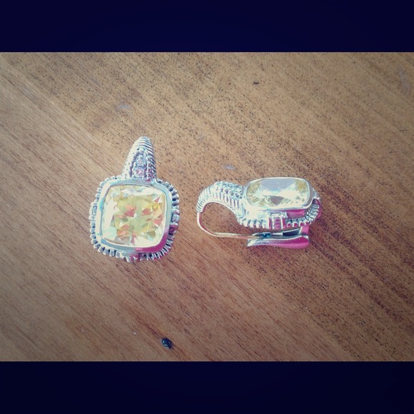 Judith Ripka earring set