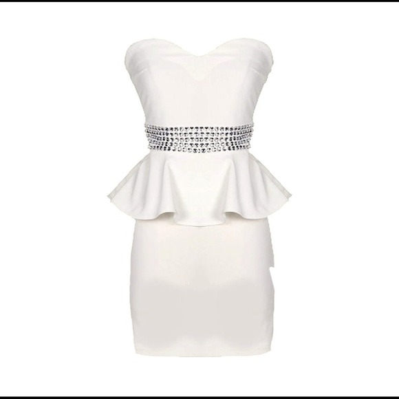 ❗️PRICE DROP 🎀 New! White diamond peplum dress